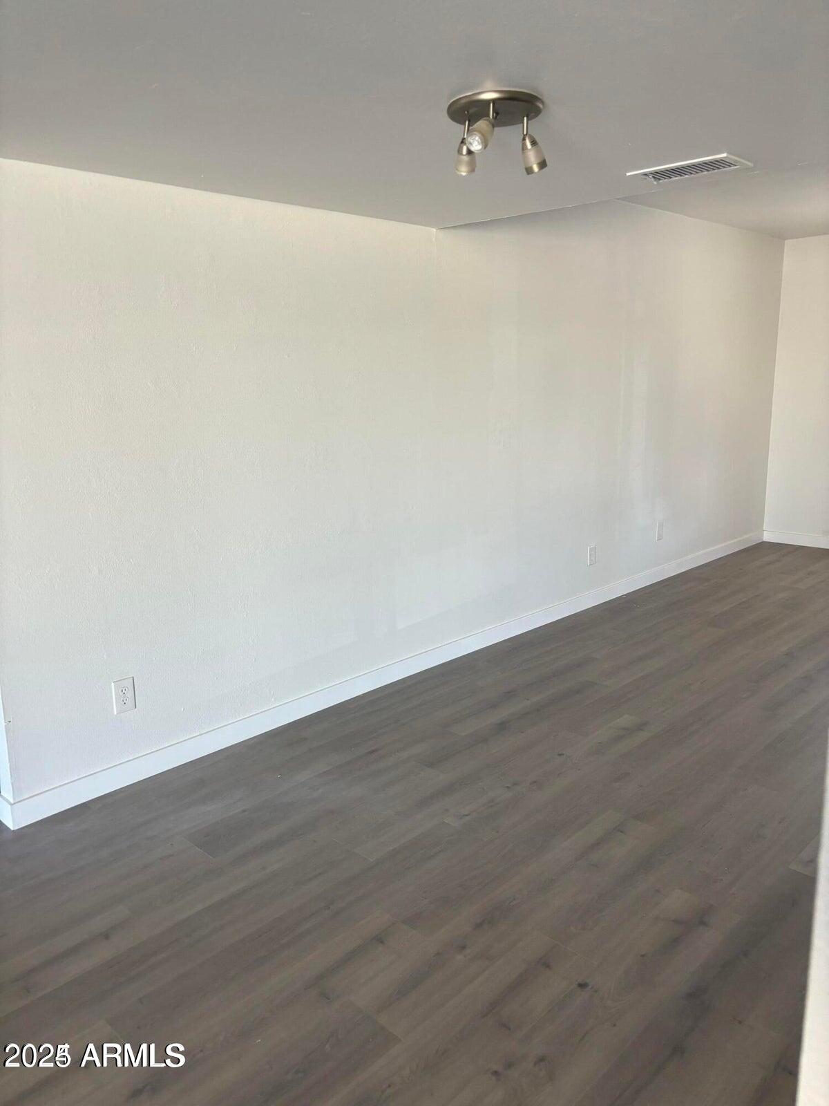 3903 S JUNIPER Street