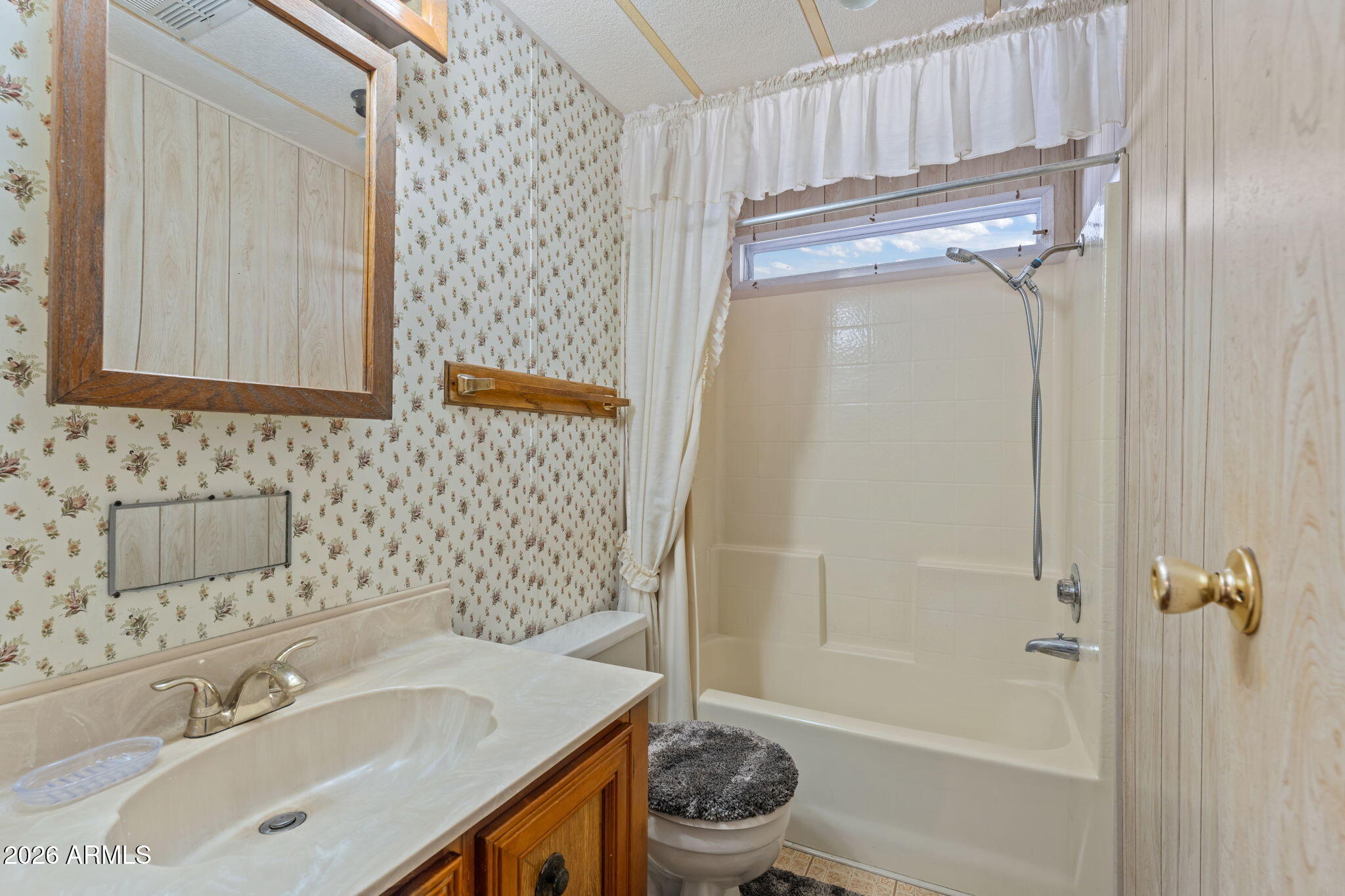 2045 W SMOKETREE Drive