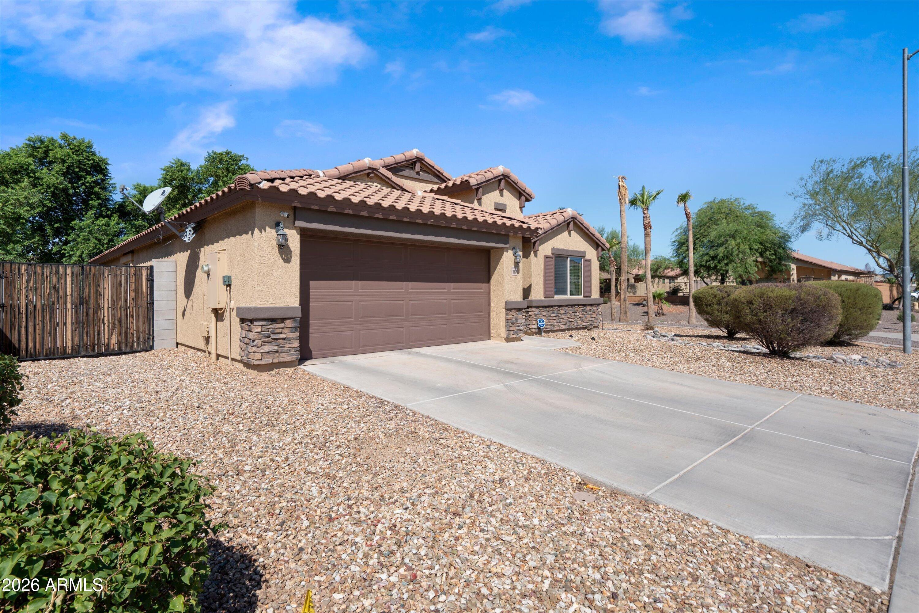 1867 N VISTA Lane
