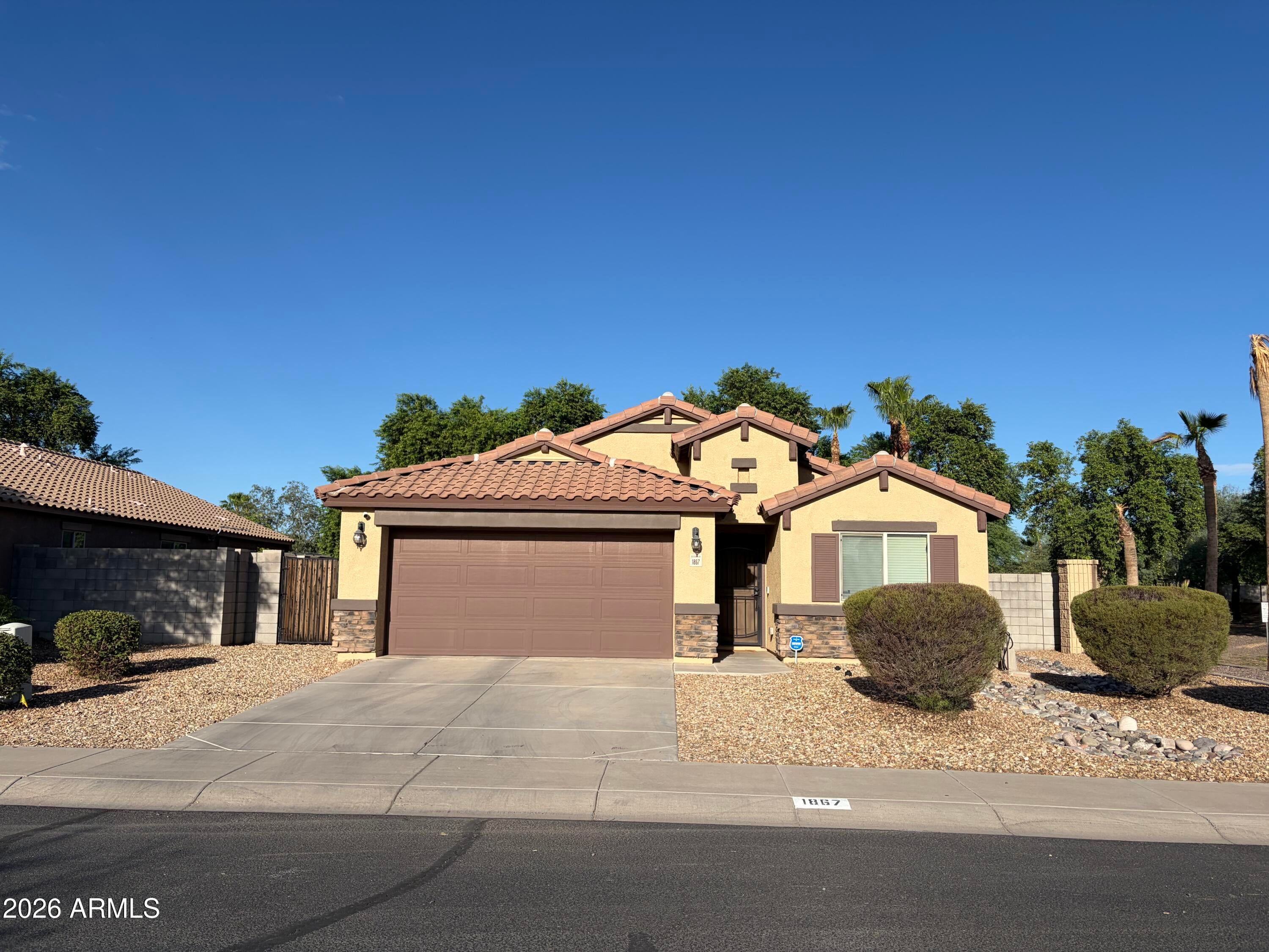 1867 N VISTA Lane