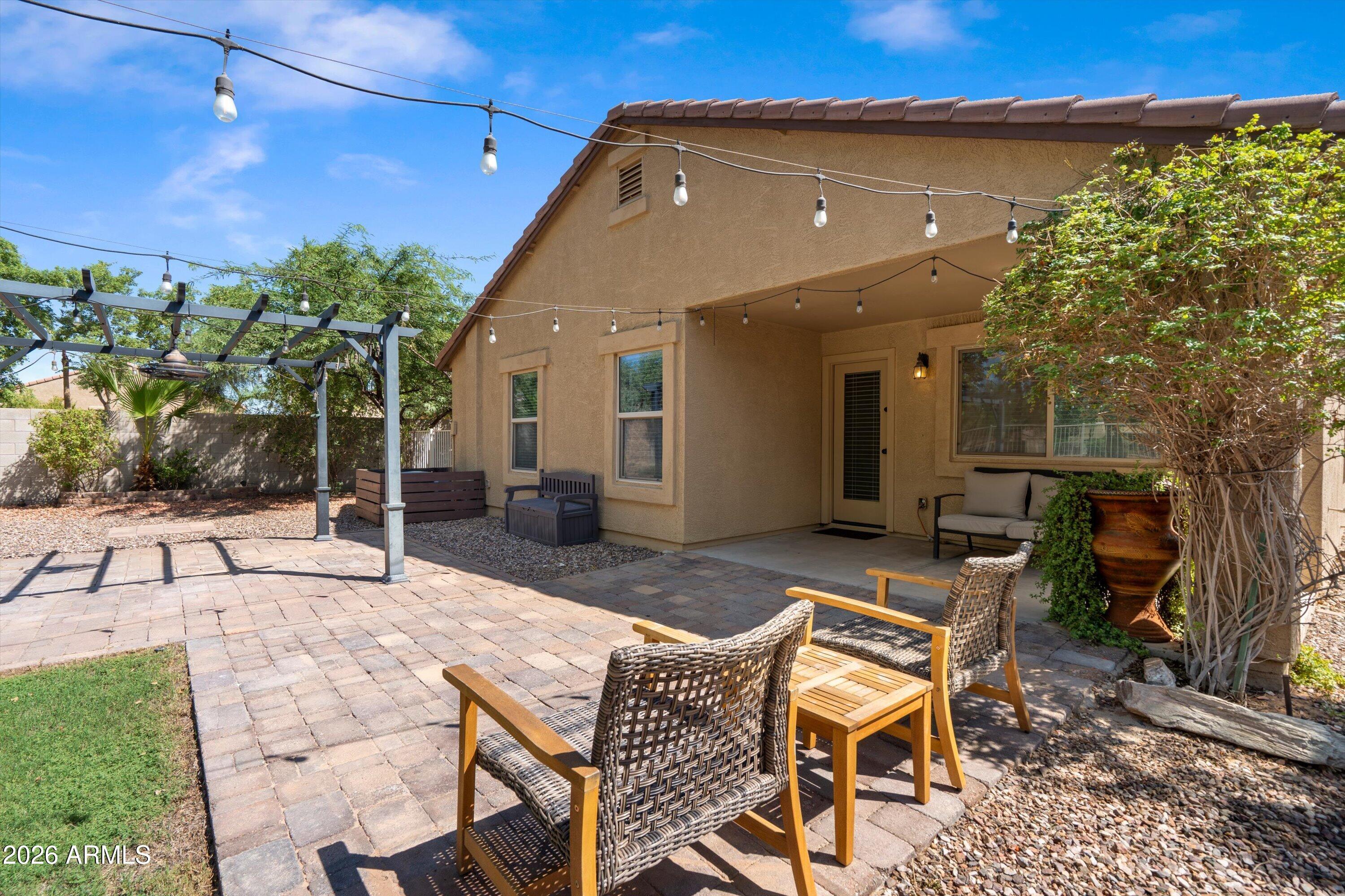 1867 N VISTA Lane