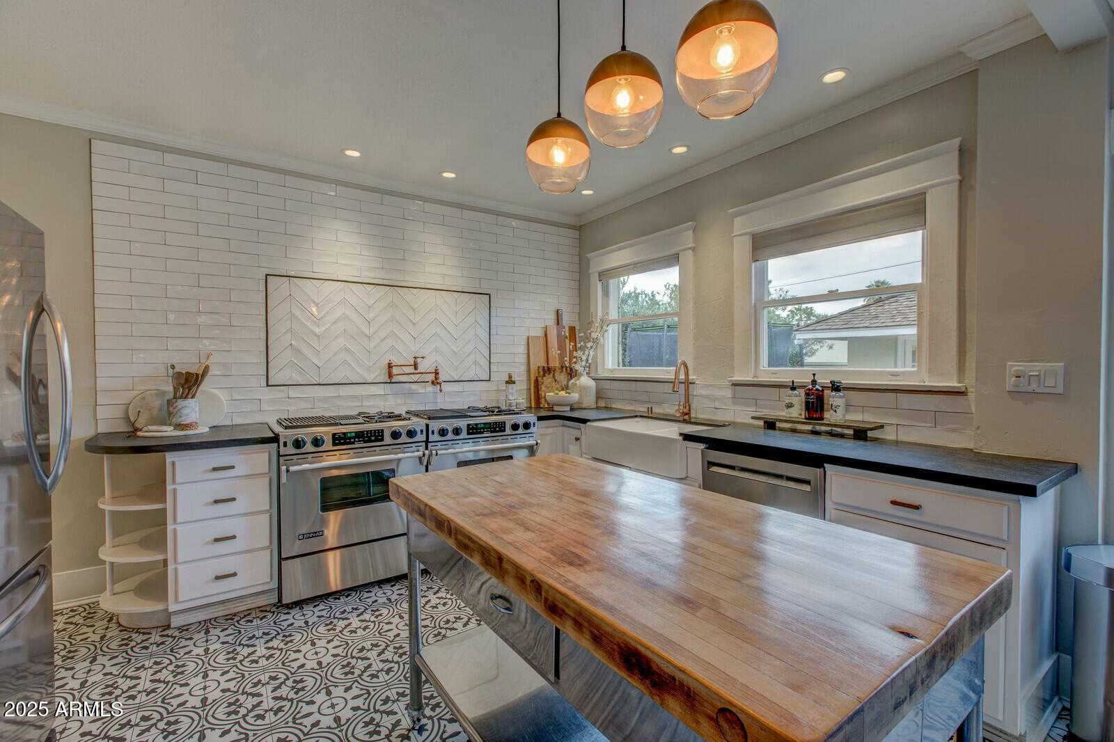 102 W ALMERIA Road