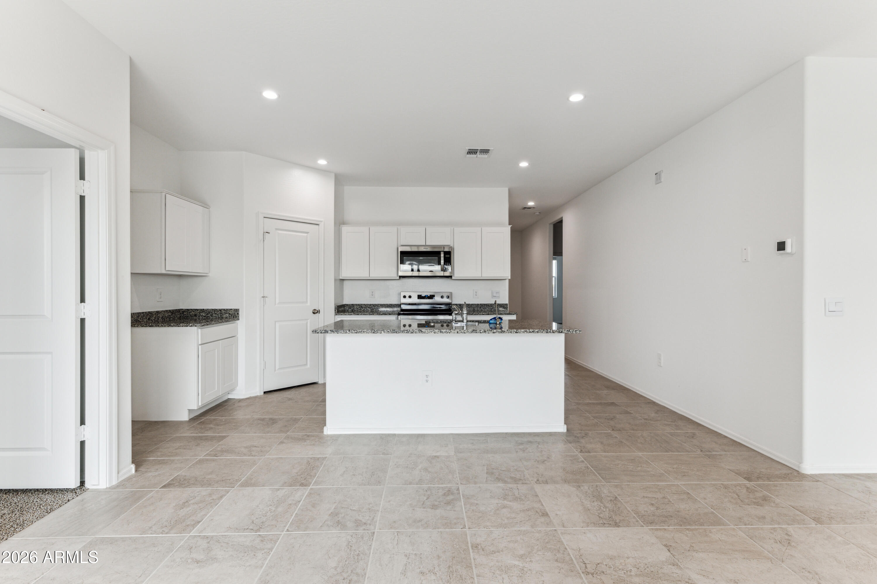 1539 E GLAZIER Drive E