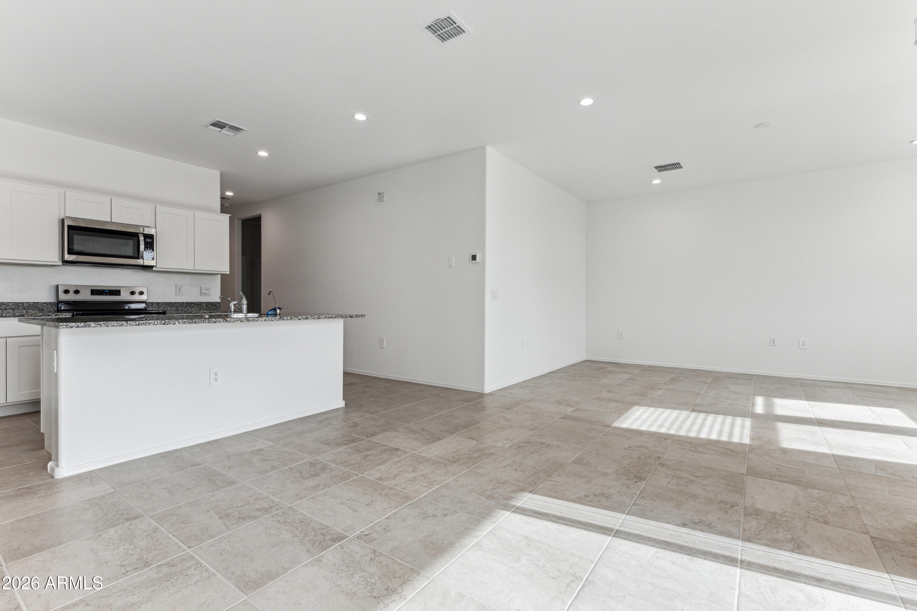 1539 E GLAZIER Drive E