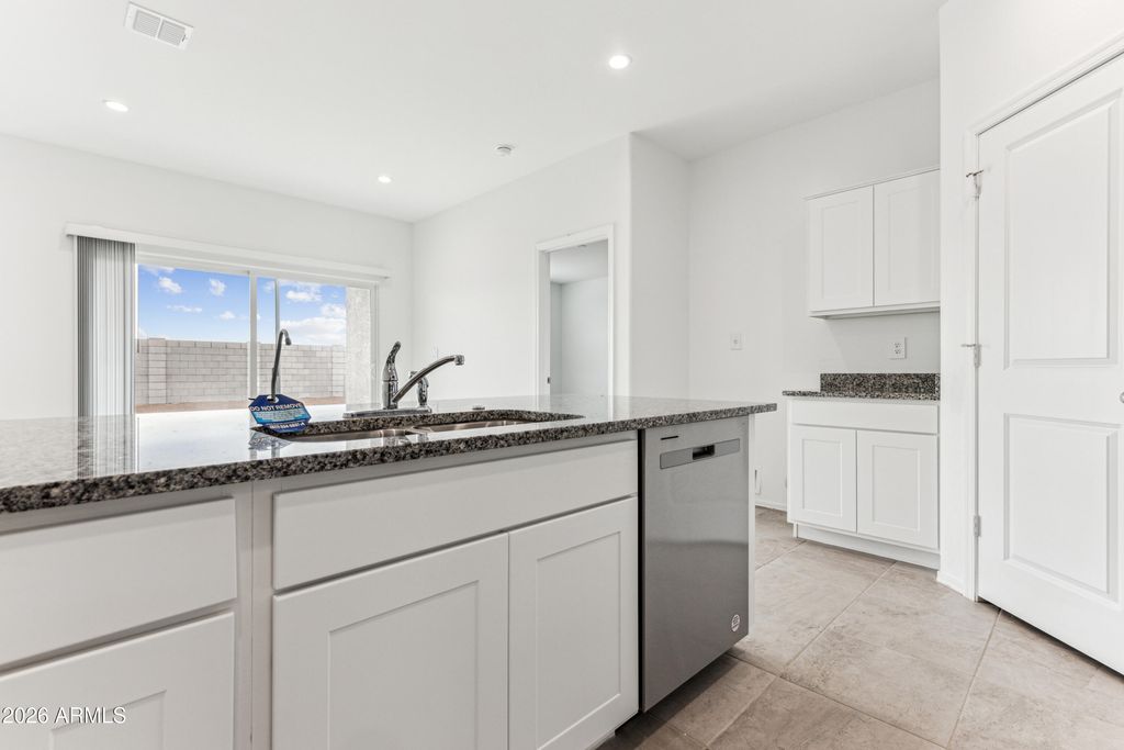 Photo of 1539 E Glazier Drive E, Casa Grande, AZ 85122 (MLS # 6977321)