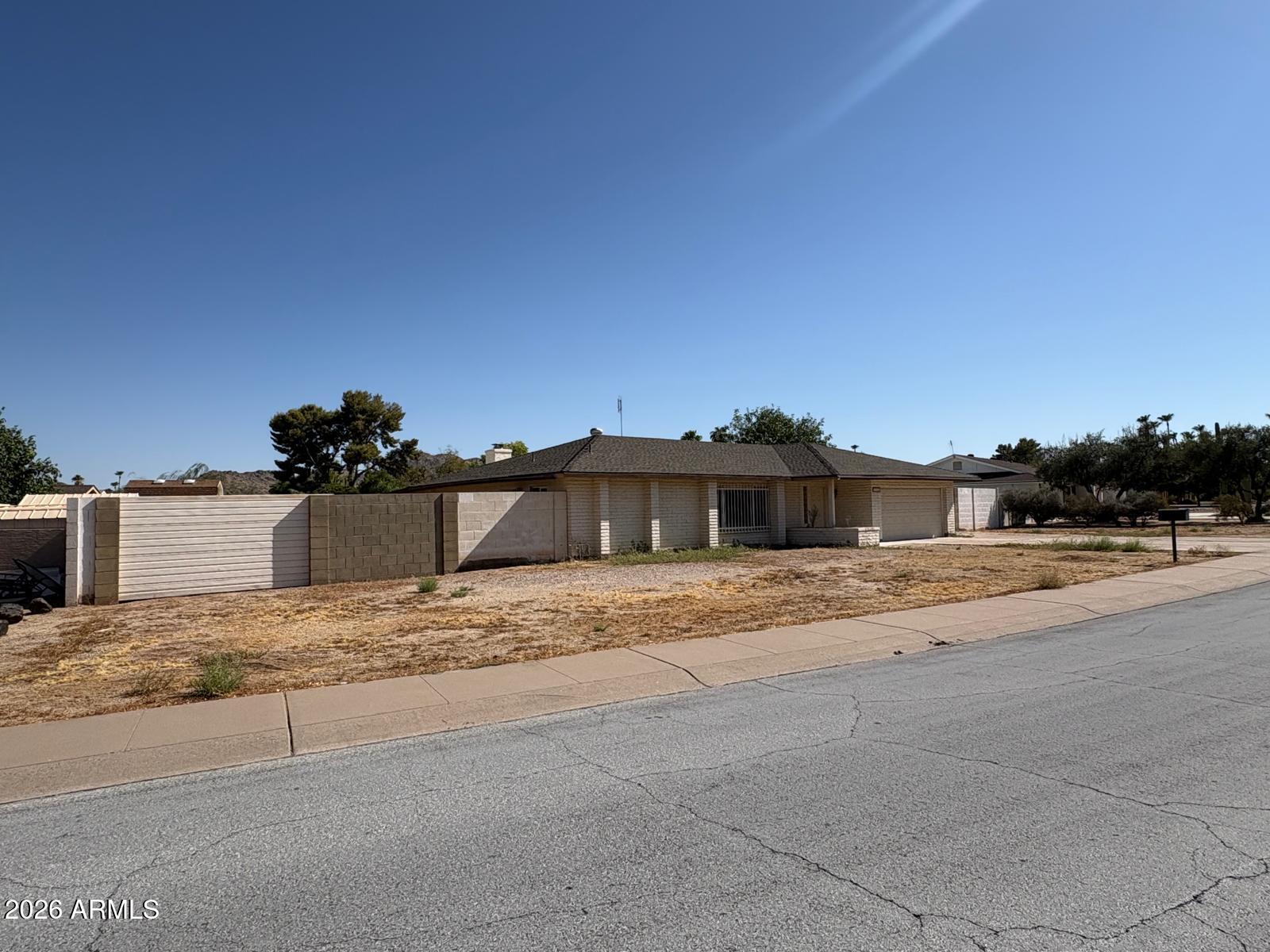 4325 E SHANGRI LA Road
