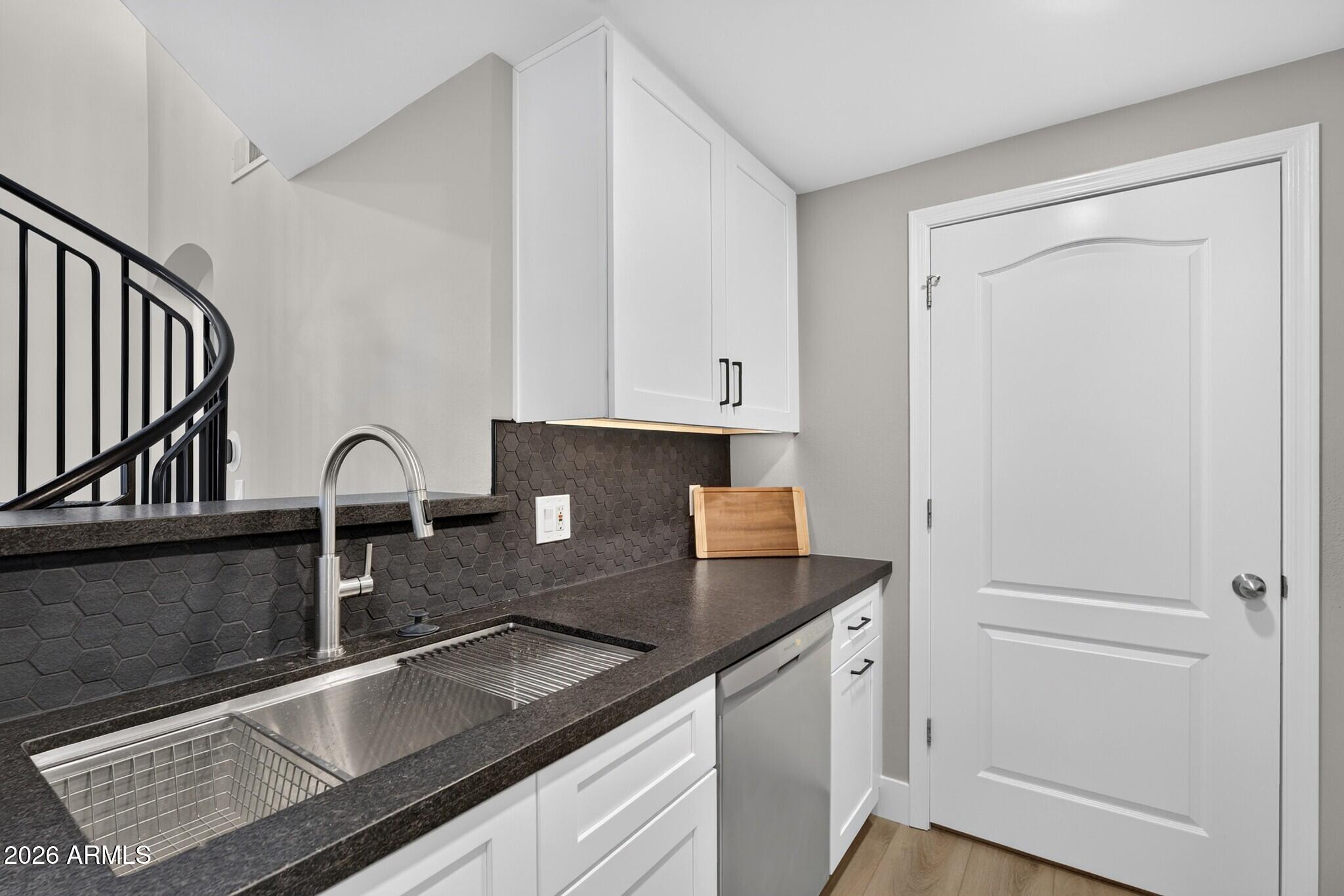 1701 E COLTER Street 401