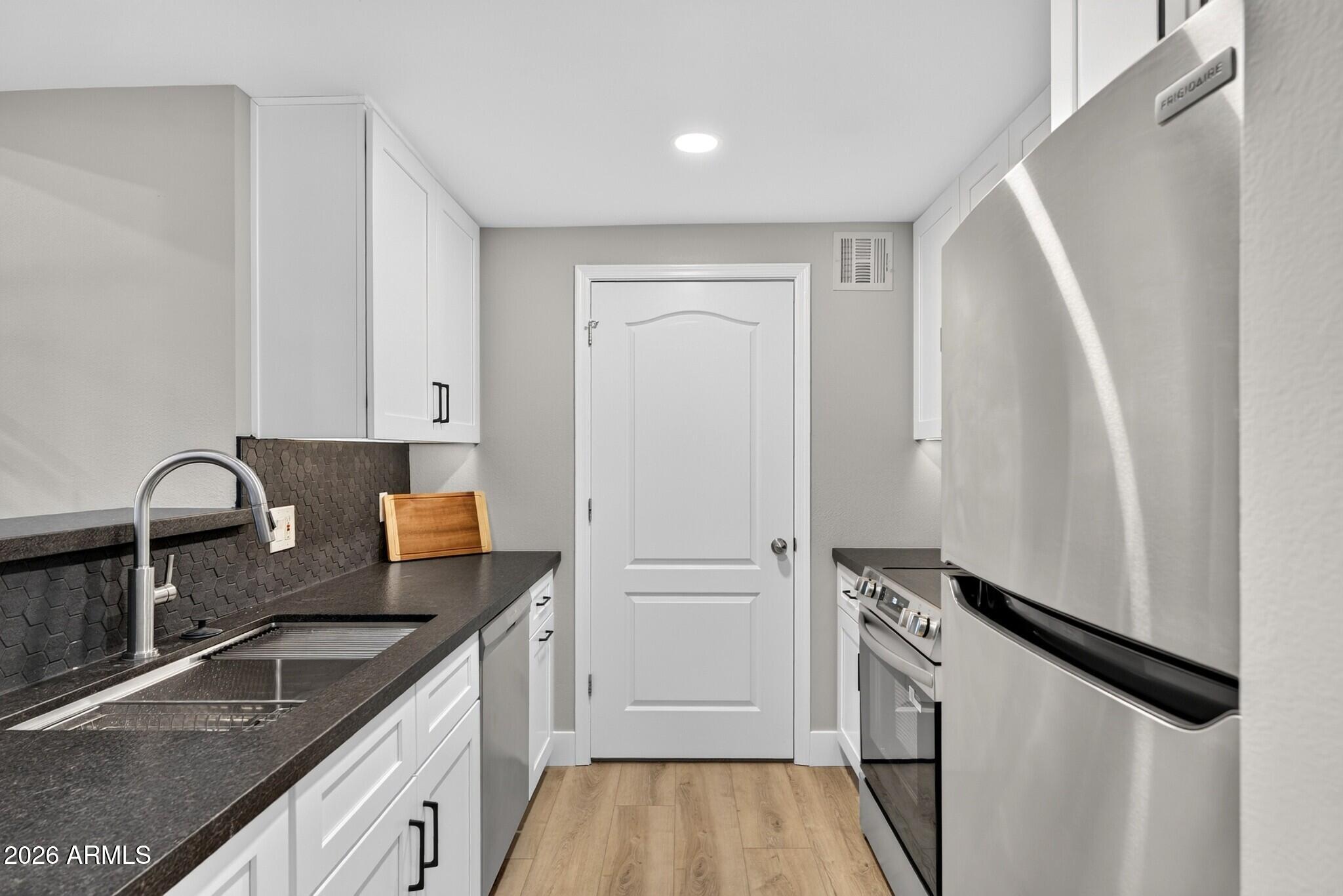 1701 E COLTER Street 401