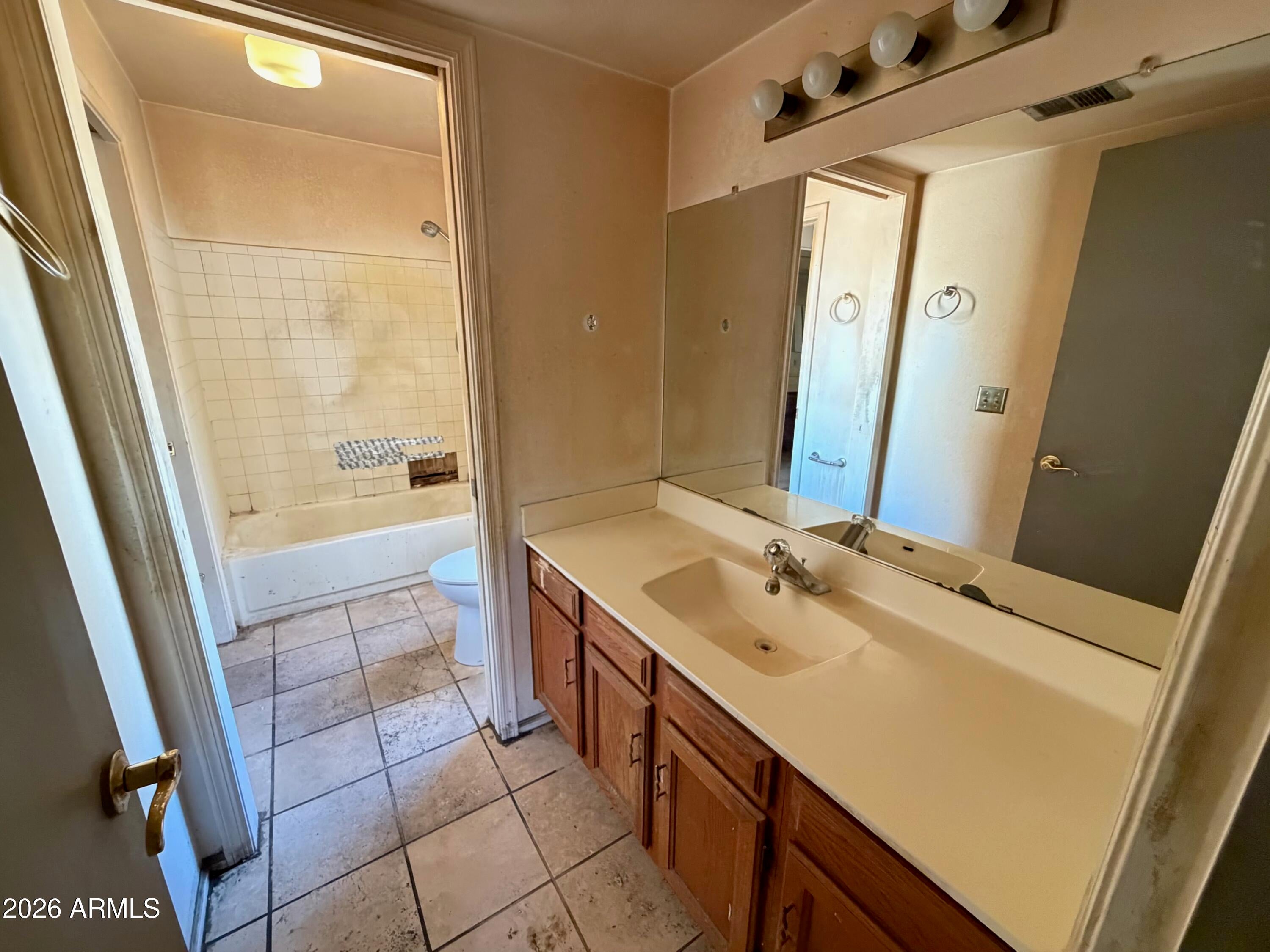 2834 S Extension Road 2042