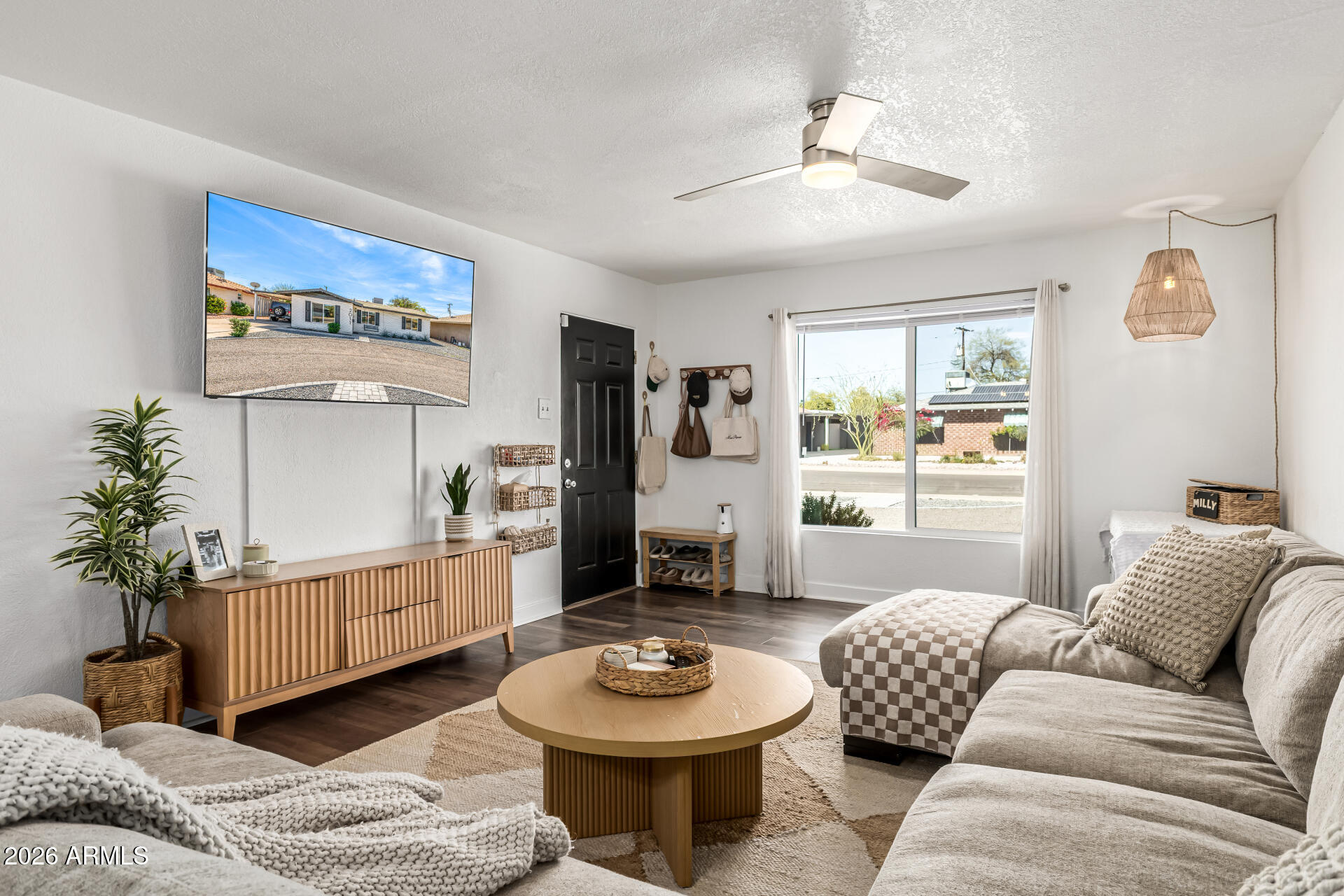 2011 W WHITTON Avenue