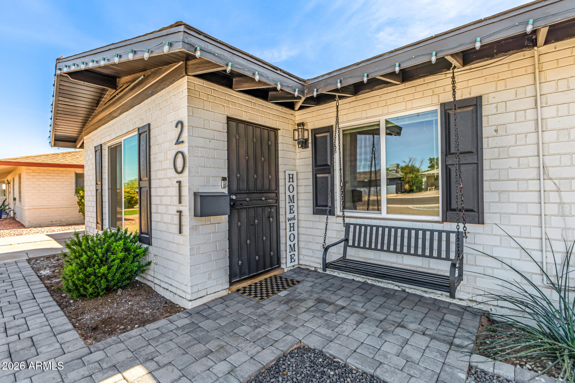 2011 W WHITTON Avenue