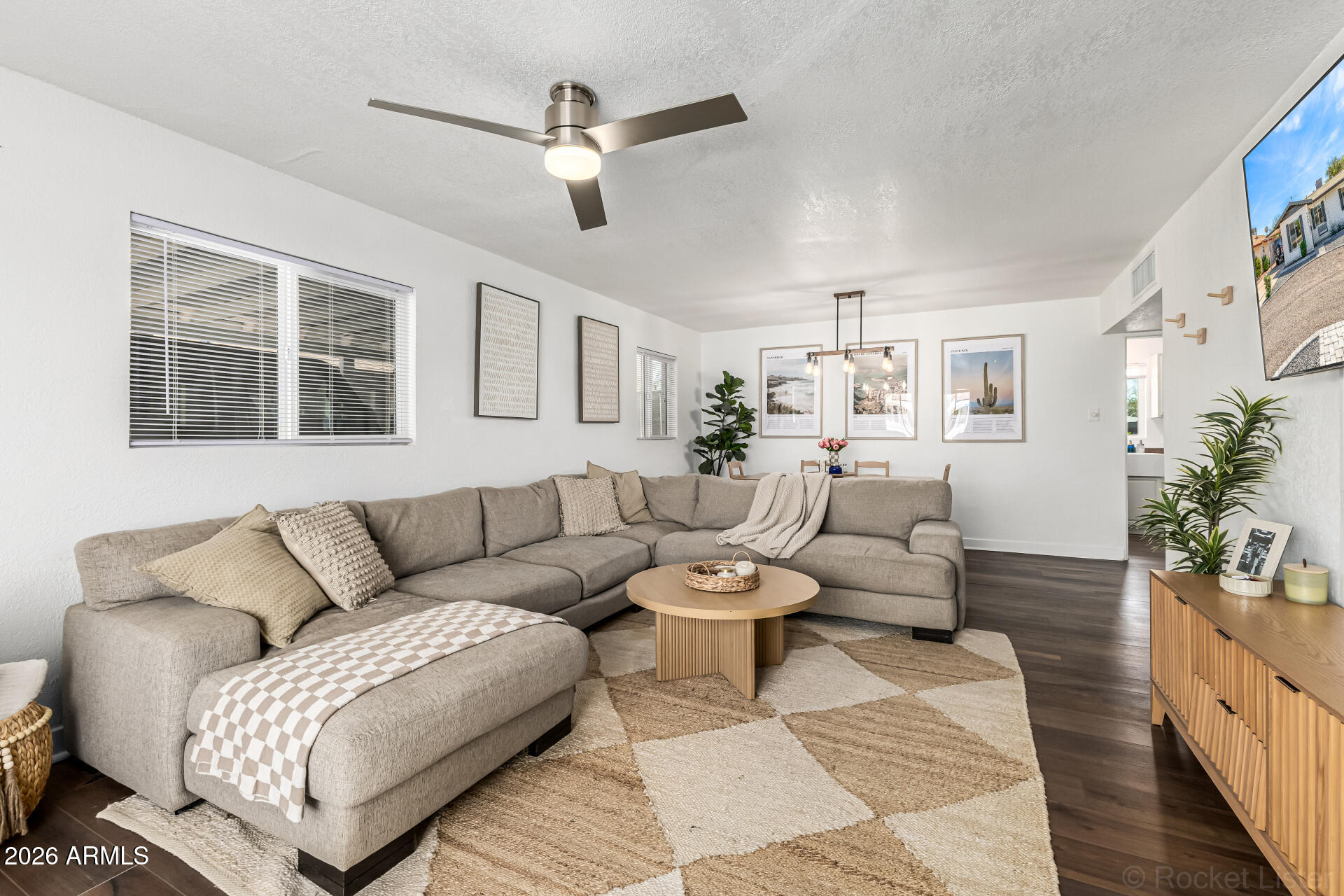 2011 W WHITTON Avenue