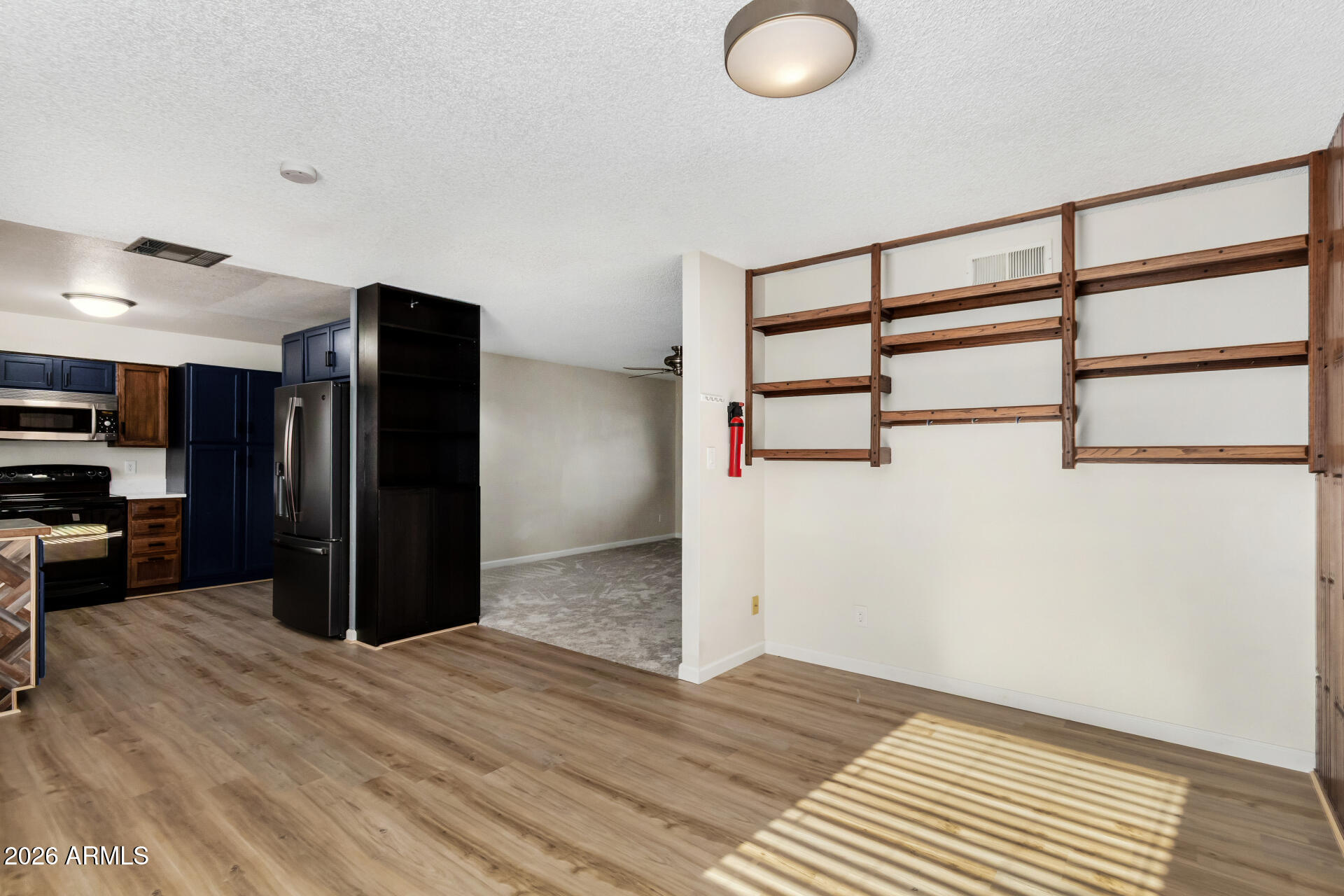 2323 E KATHLEEN Road