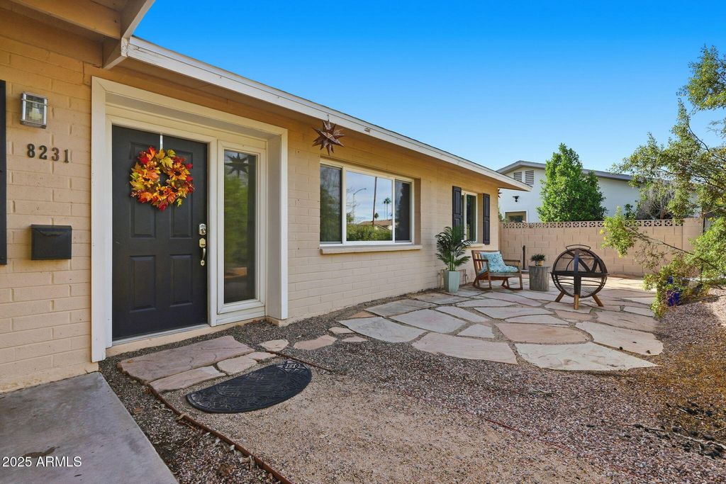 Photo of 8231 E Jackrabbit Road, Scottsdale, AZ 85250 (MLS # 6949341)