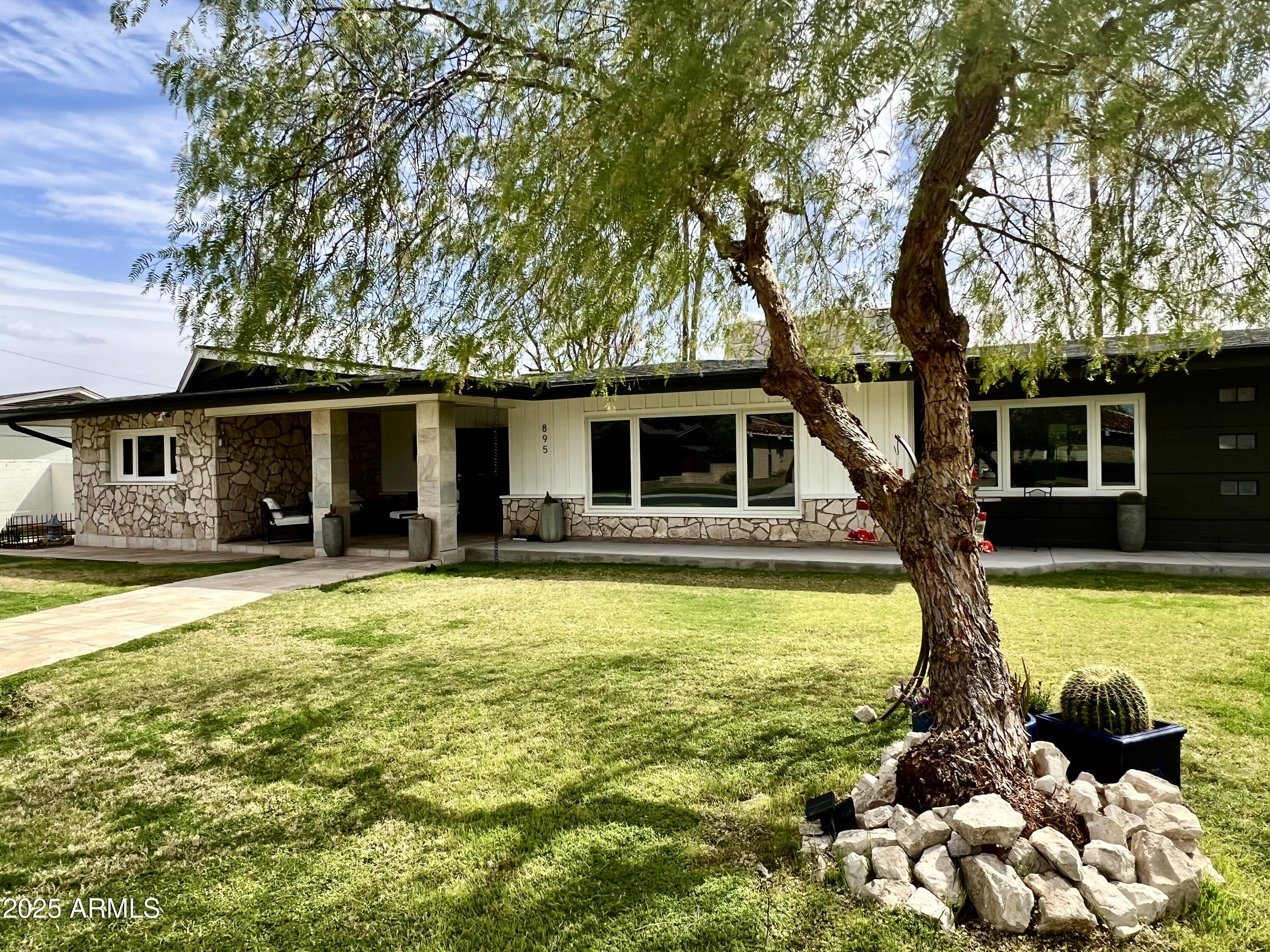 895 W TYSON Street