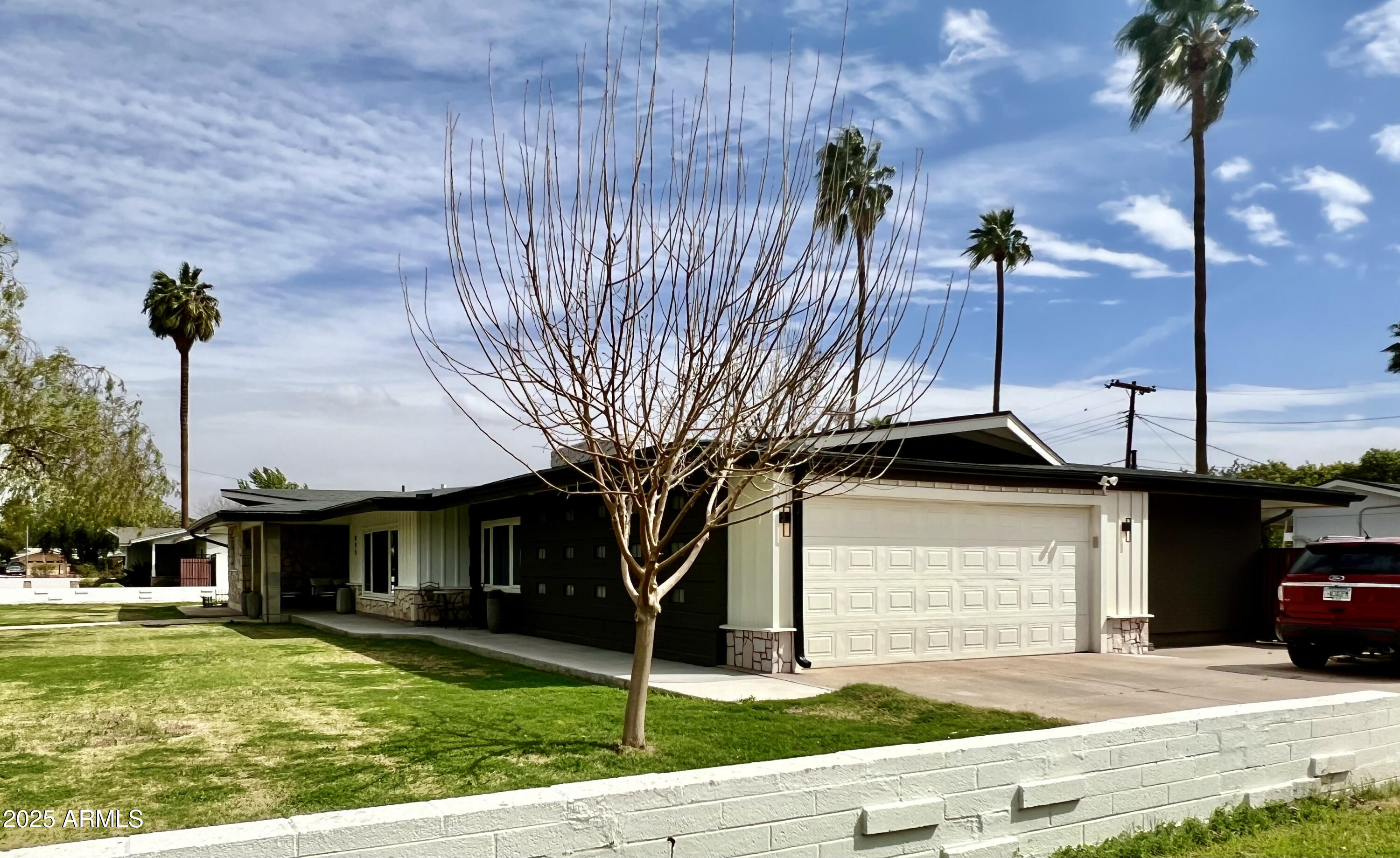 895 W TYSON Street