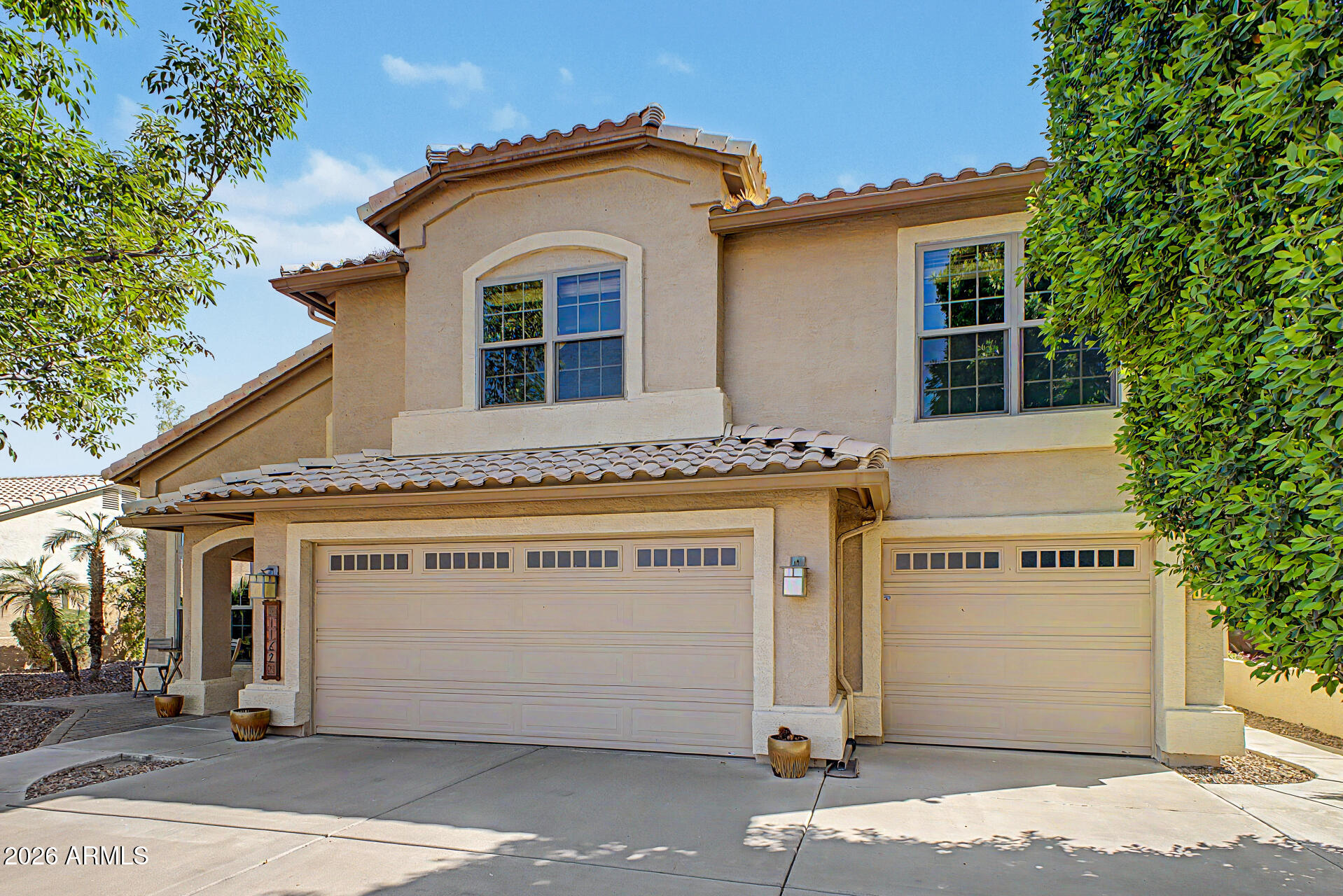 1162 E SHEFFIELD Avenue