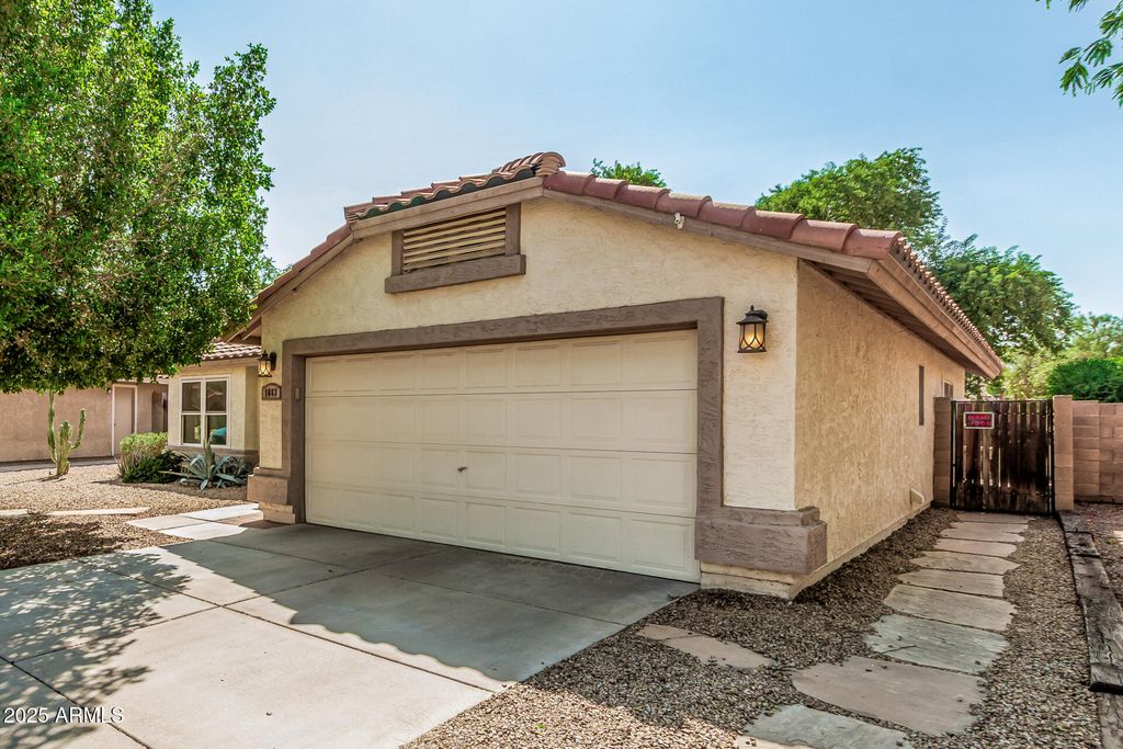 Photo of 1663 W Boston Street, Chandler, AZ 85224 (MLS # 6925108)