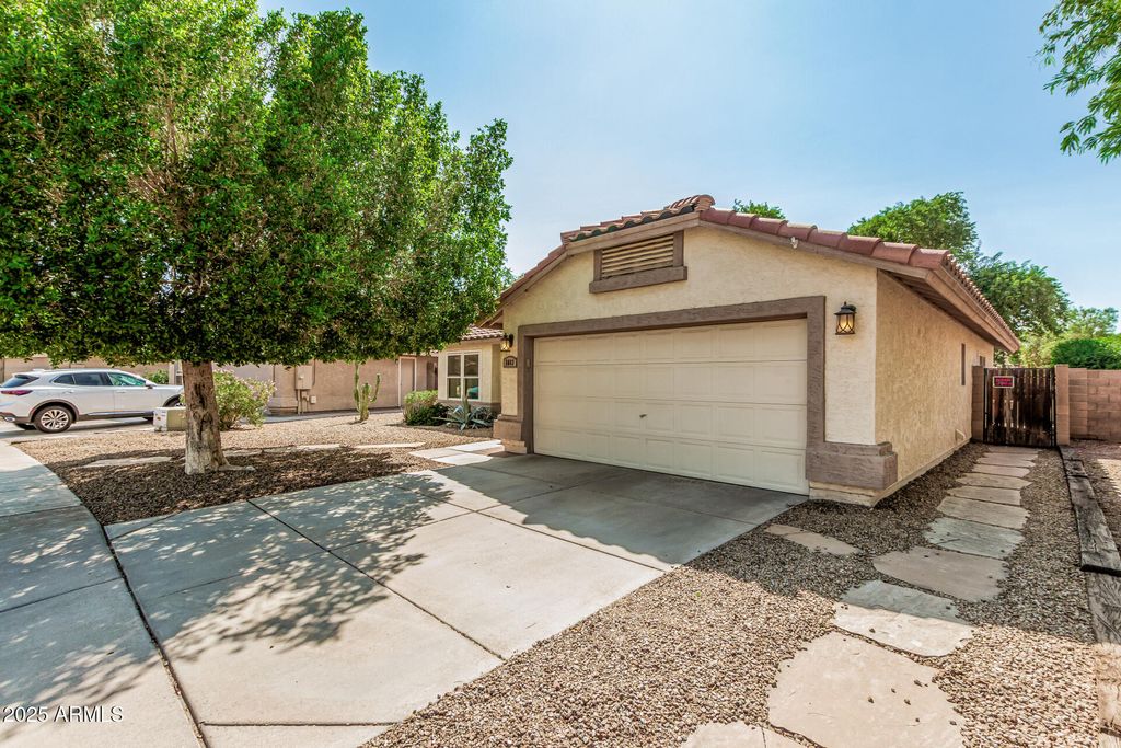 Photo of 1663 W Boston Street, Chandler, AZ 85224 (MLS # 6925108)