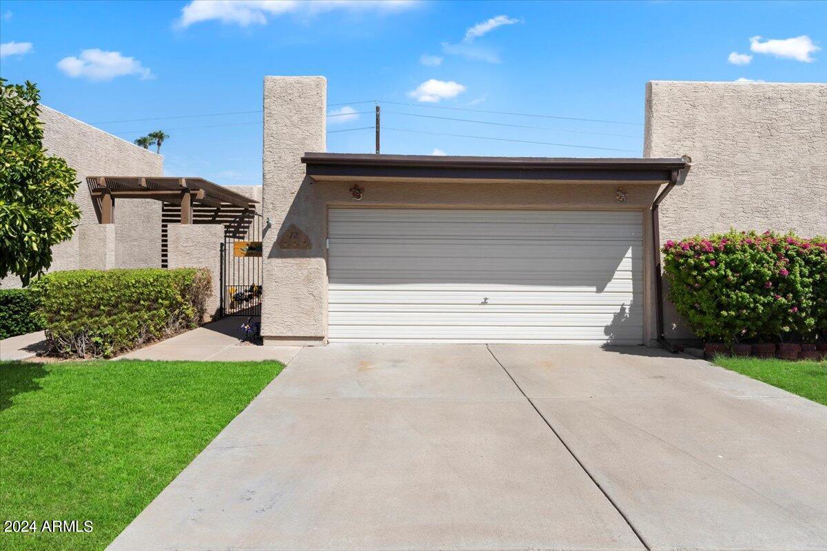 3345 E UNIVERSITY Drive 72