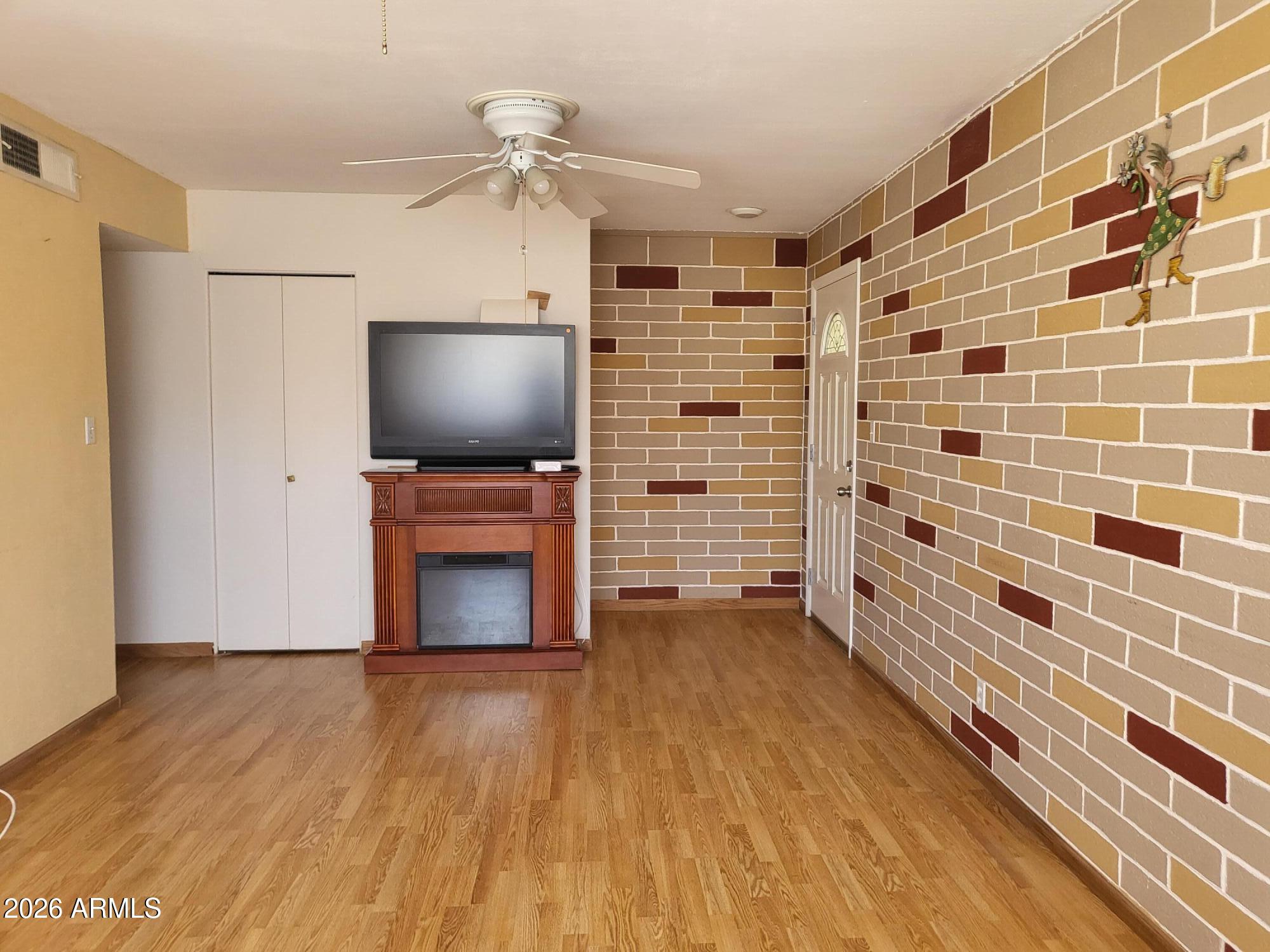 8220 E GARFIELD Street M207