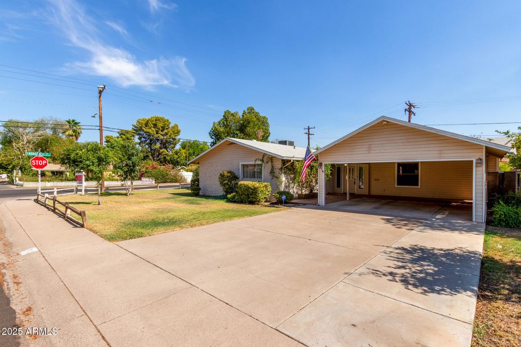 Photo of 601 W 15th Street, Tempe, AZ 85281 (MLS # 6846952)
