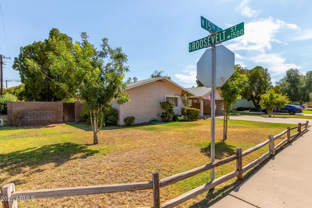 Photo of 601 W 15th Street, Tempe, AZ 85281 (MLS # 6846952)