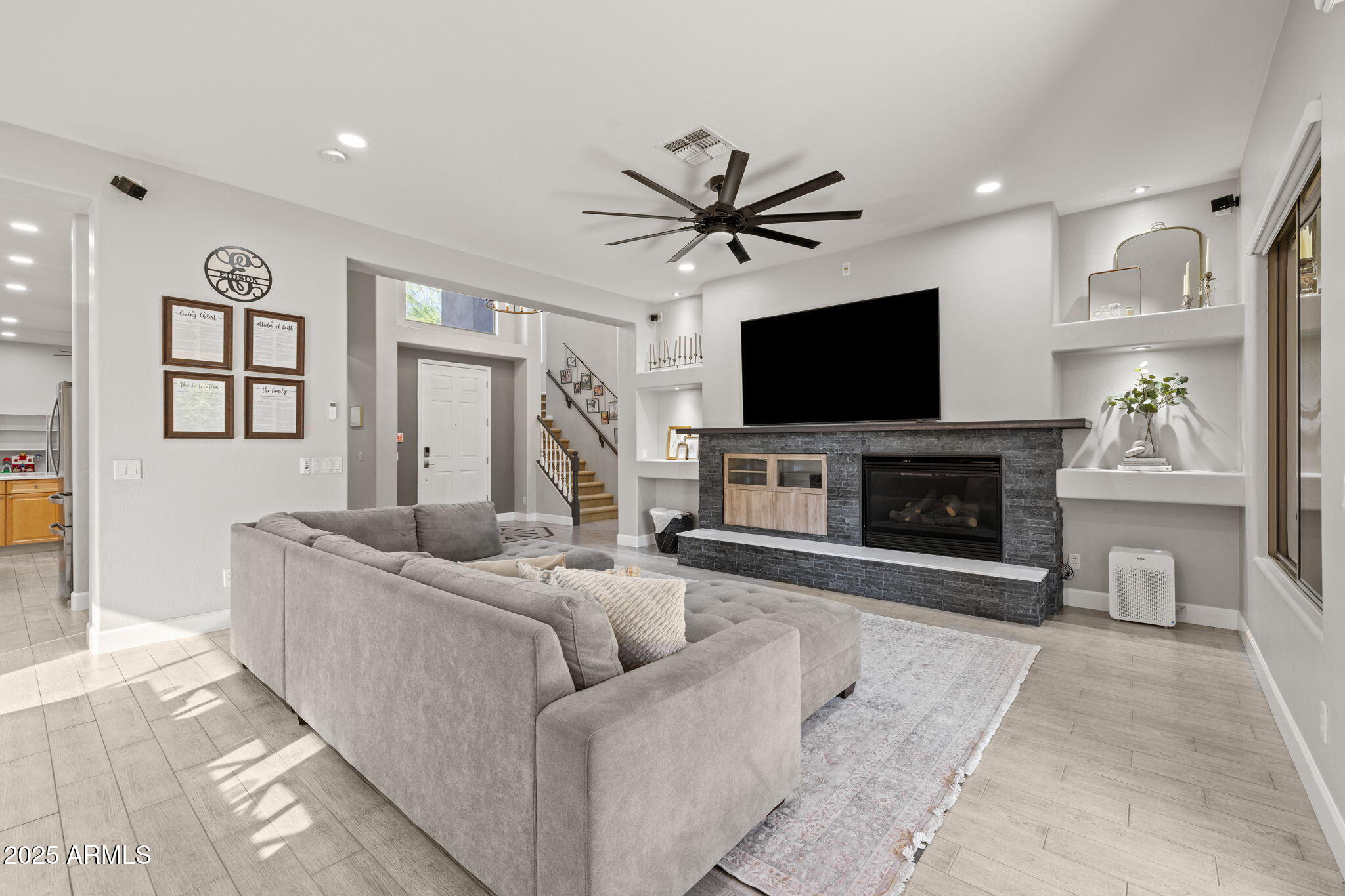 2925 W DONATELLO Drive