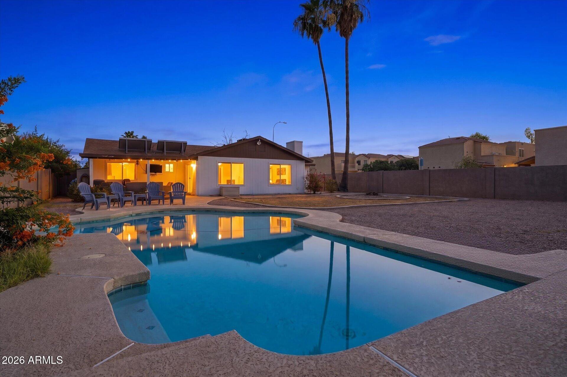 932 W JULIE Drive
