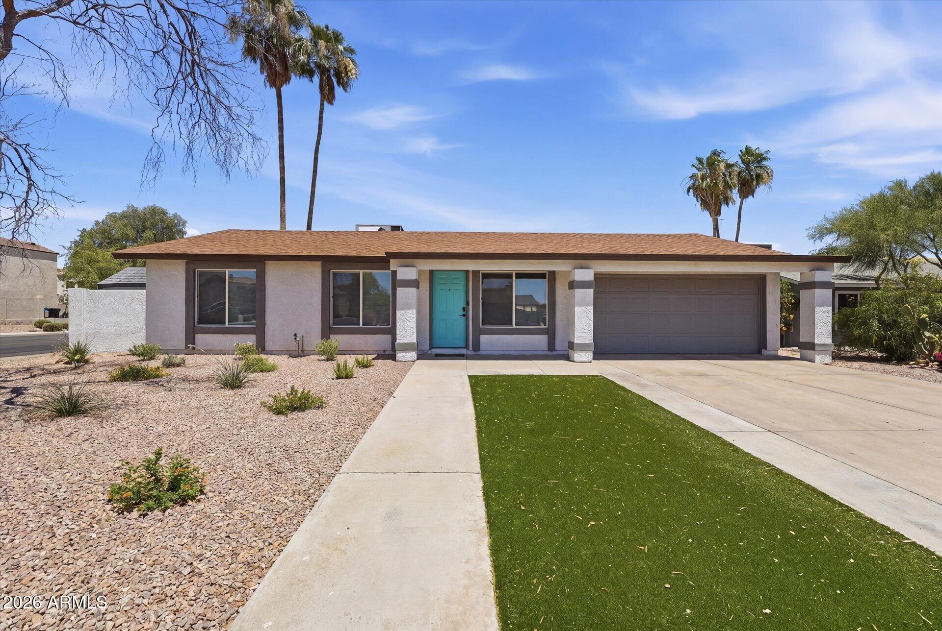 932 W JULIE Drive