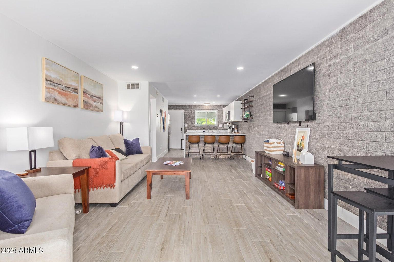 6936 E 4th Street Apt 7