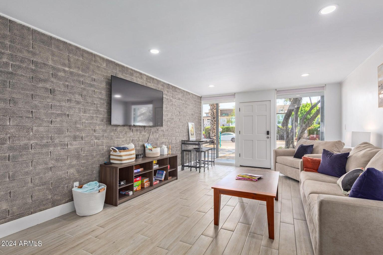 6936 E 4th Street Apt 7