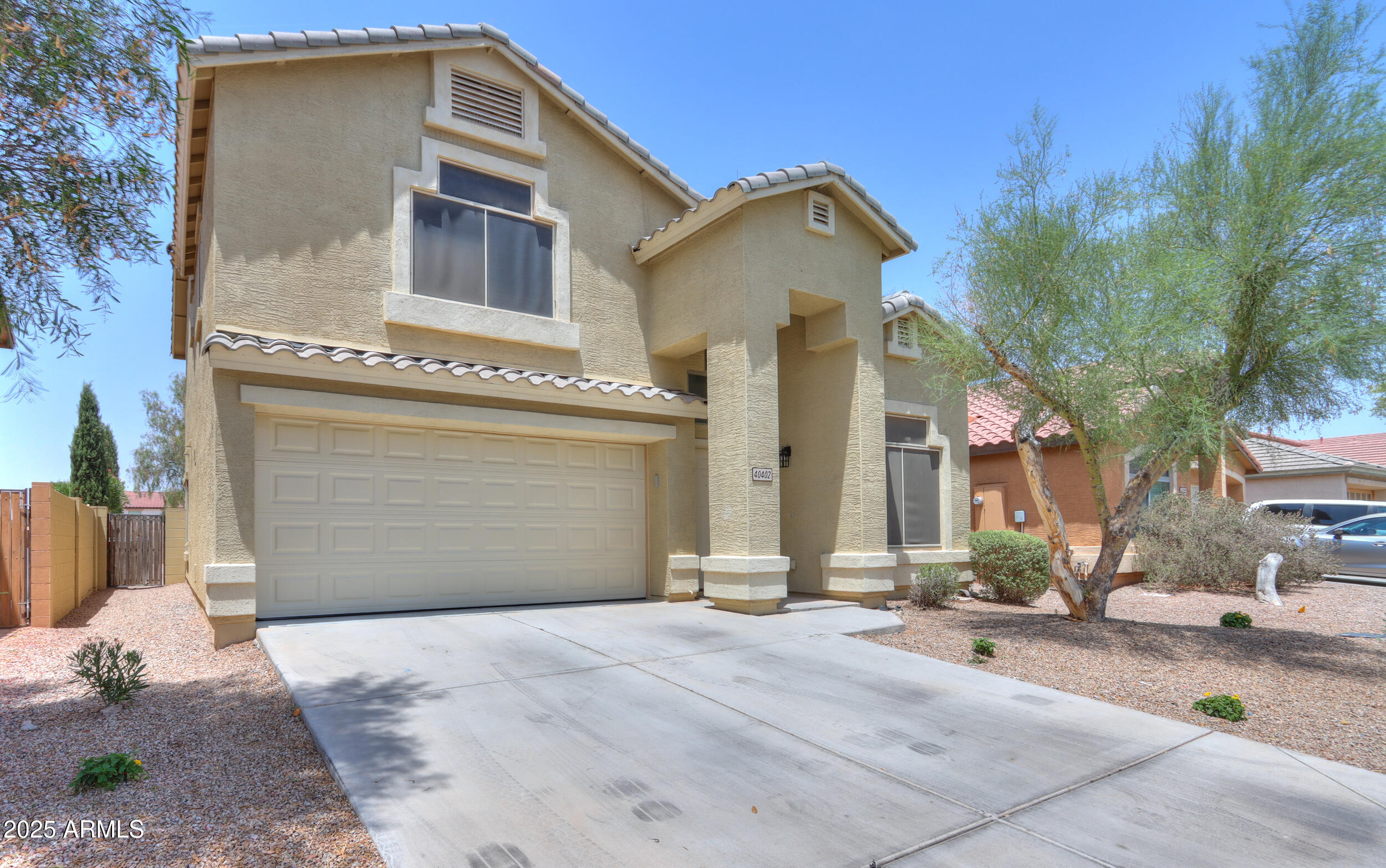 Homes 2 40402 W HAYDEN Drive