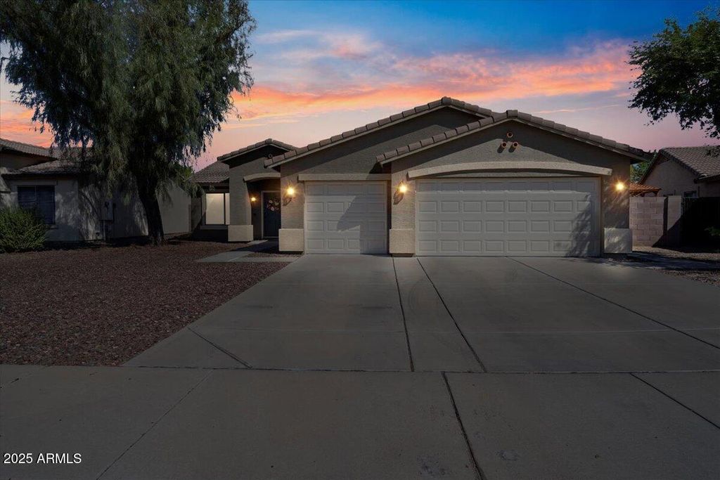 Photo of 15812 W Cocopah Street, Goodyear, AZ 85338 (MLS # 6921028)