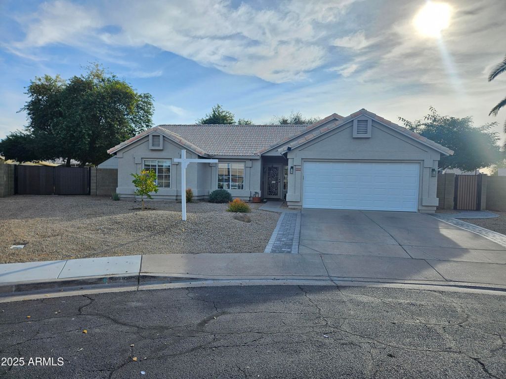 Photo of 1131 N Hawk Lane, Gilbert, AZ 85234 (MLS # 6960535)