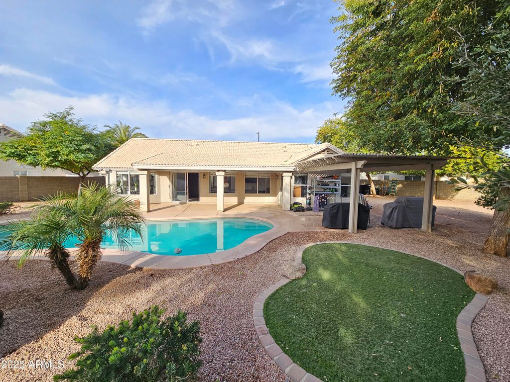 Photo of 1131 N Hawk Lane, Gilbert, AZ 85234 (MLS # 6960535)