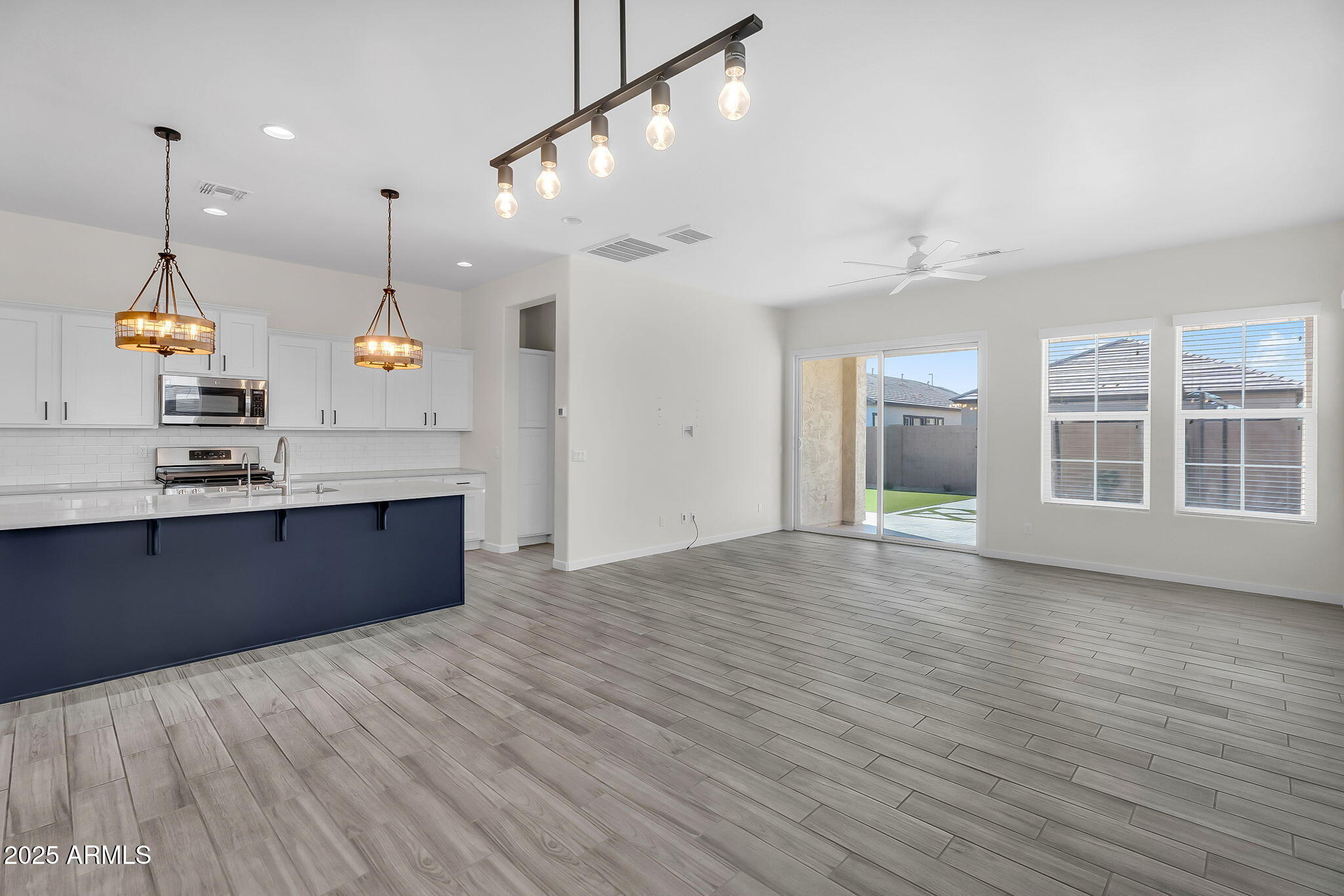 2716 S CHATSWORTH --