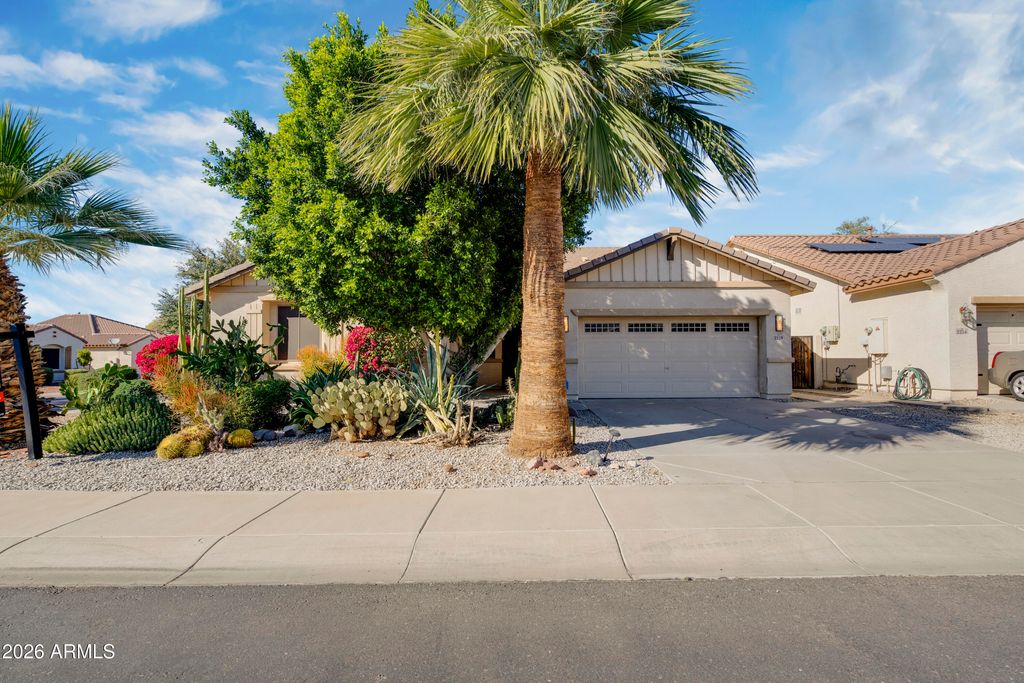 Photo of 2218 W Magdalena Lane, Phoenix, AZ 85041 (MLS # 7000558)