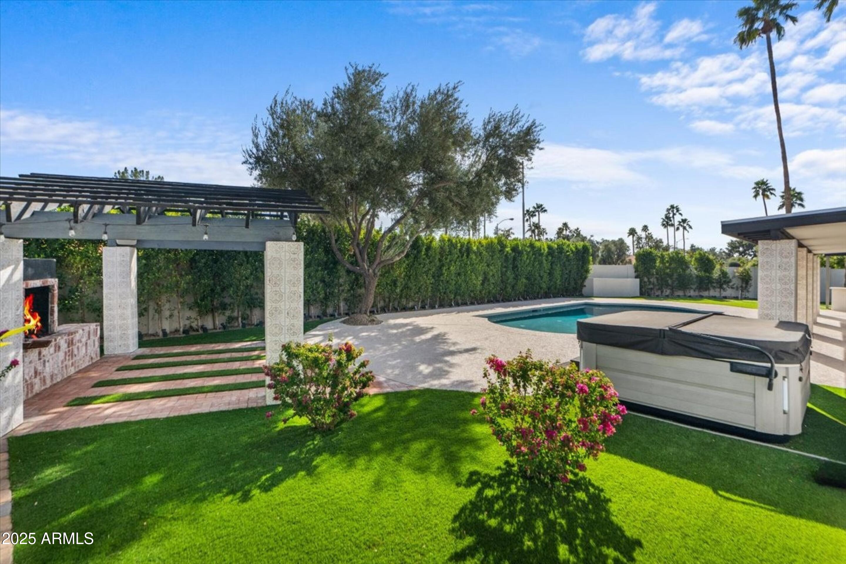 8675 E Thoroughbred Trail