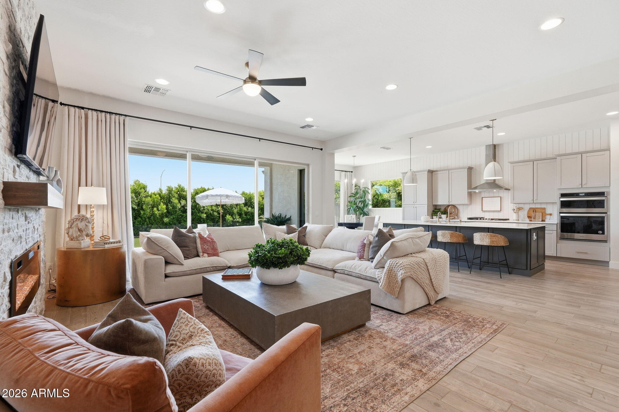 5637 S DEL RANCHO --