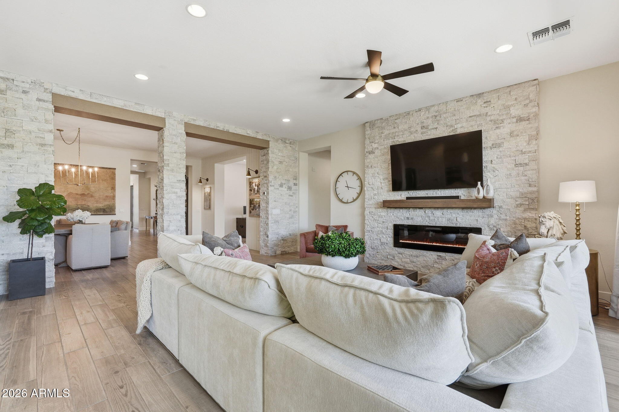 5637 S DEL RANCHO --