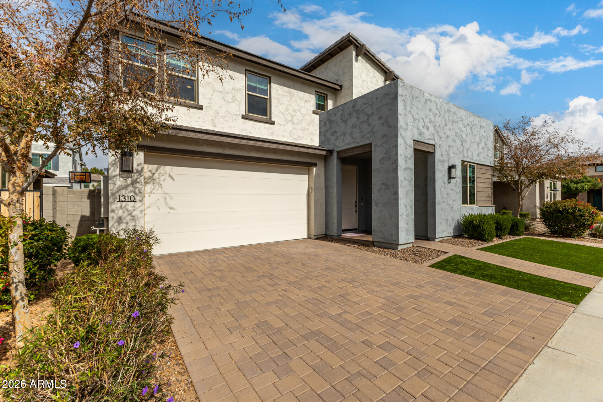 1310 E SPRINGFIELD Place