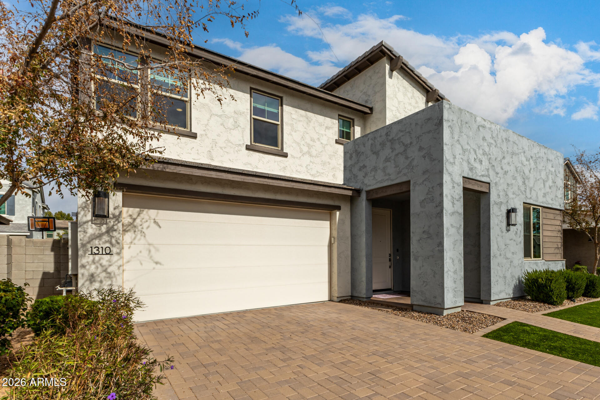 1310 E SPRINGFIELD Place