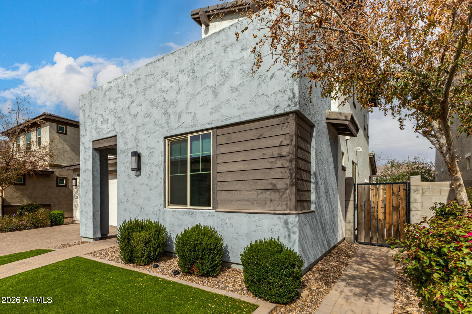 1310 E SPRINGFIELD Place