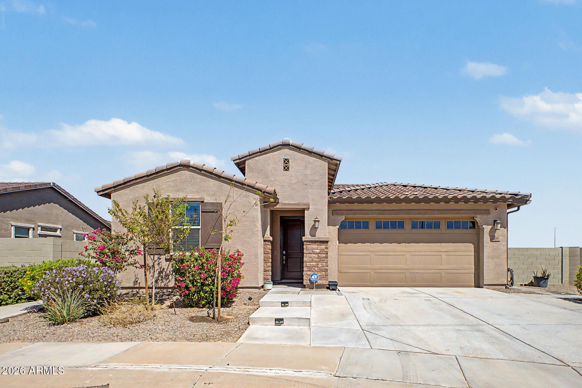 496 E DIAMOND Drive