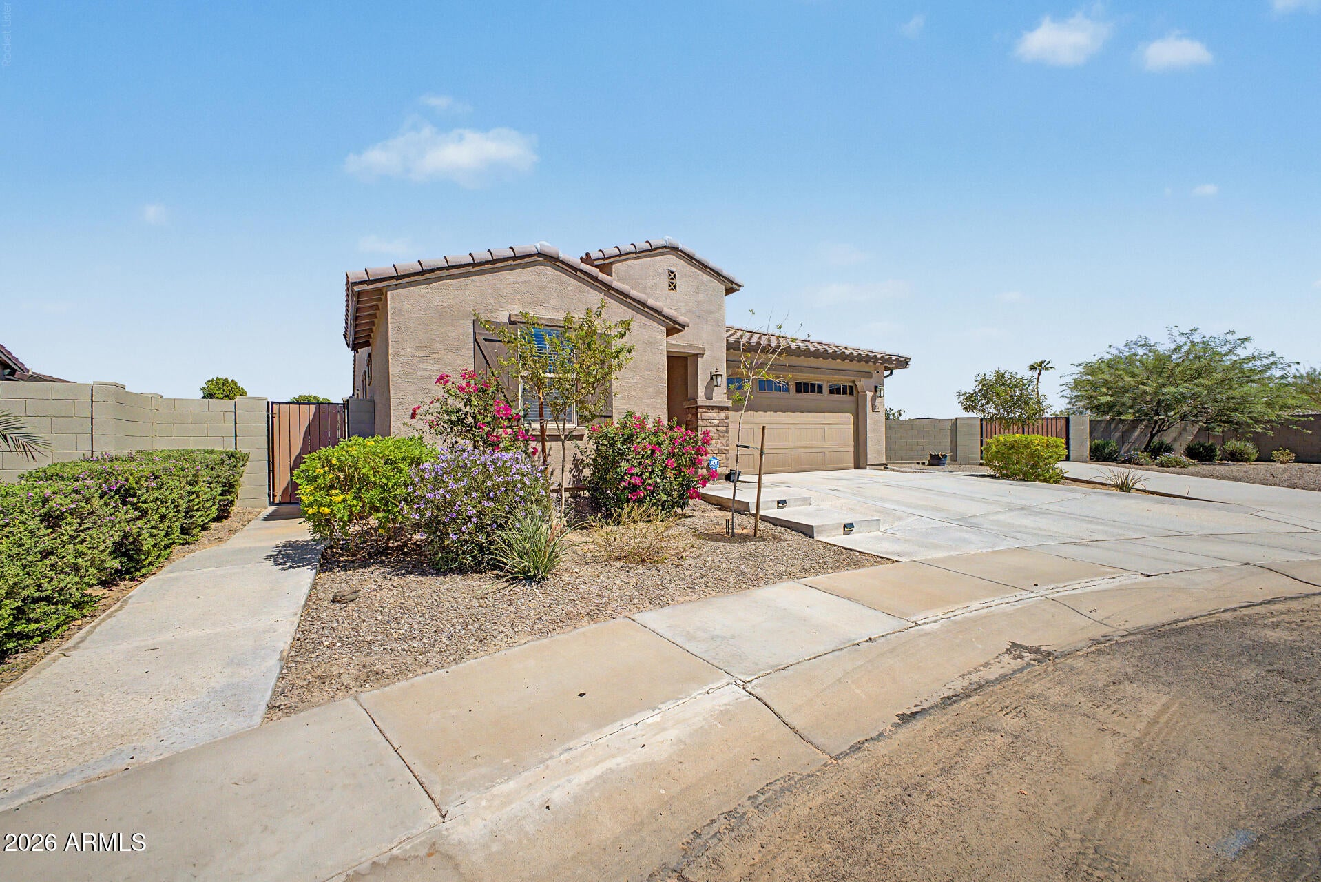496 E DIAMOND Drive