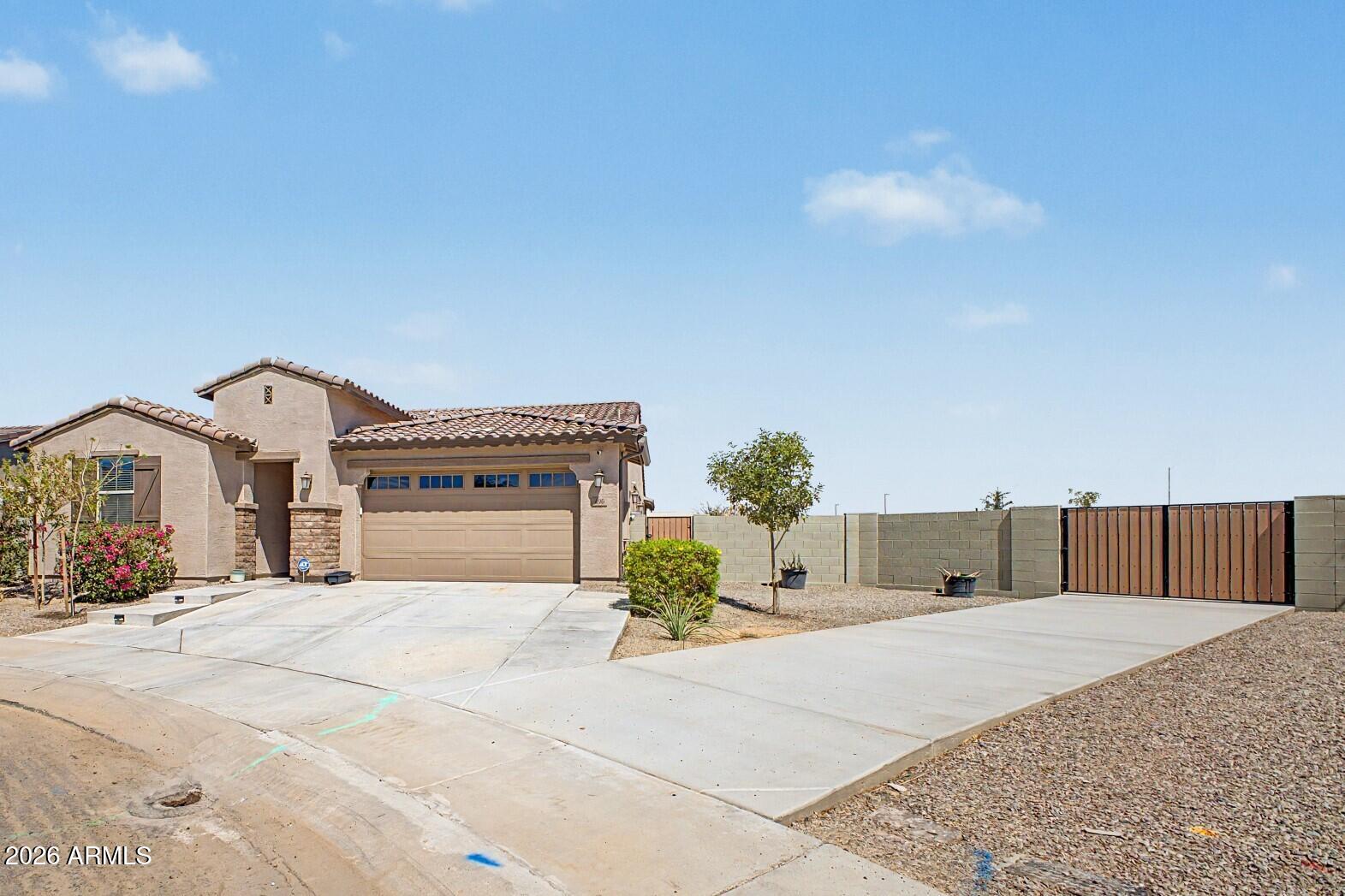 496 E DIAMOND Drive