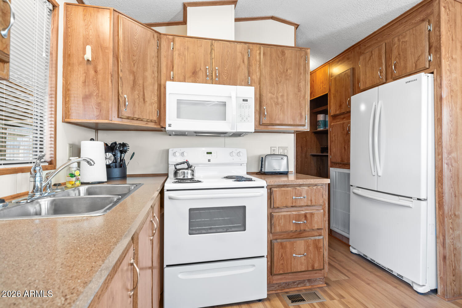 17200 W BELL Road 652