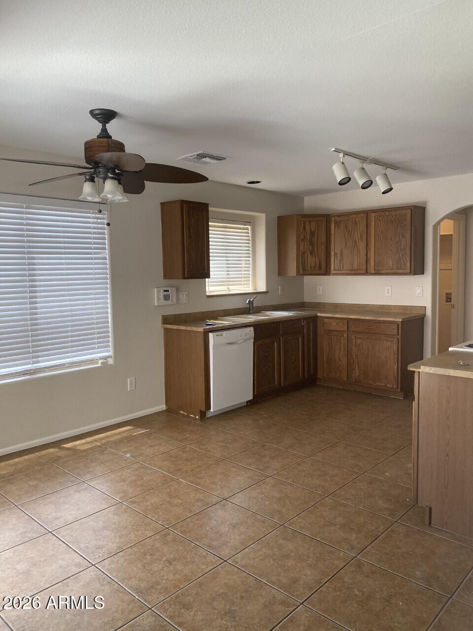 16575 W MORELAND Street