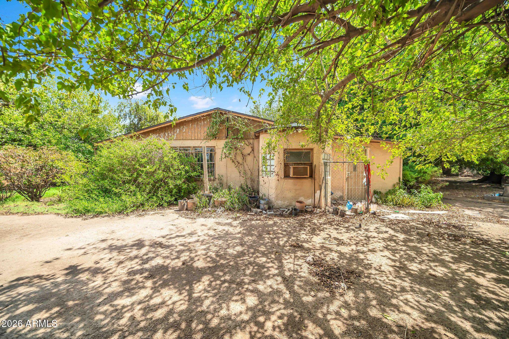915 W TAMARISK Street